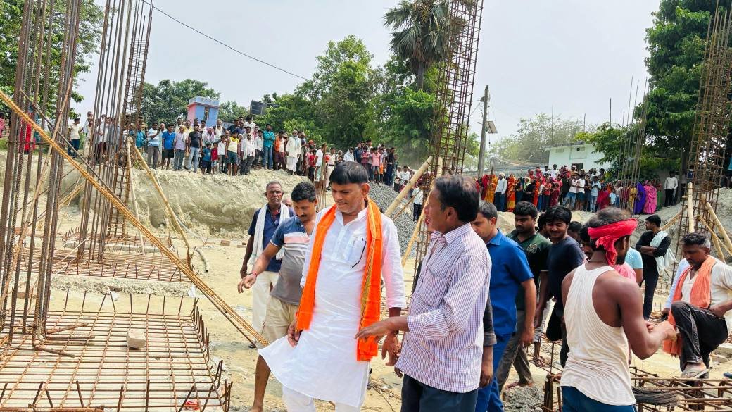 बलान नदी पर घाटों का निर्माण